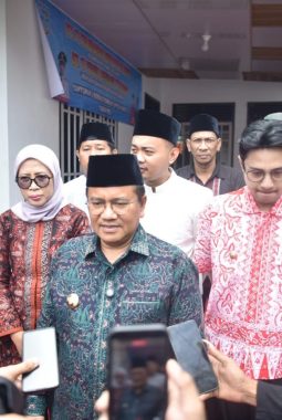 Maulana Apresiasi Program “Peduli Berbagi Tetangga” di Simpang III Sipin: Wujud Nyata Gotong Royong