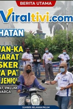 Peduli Kesehatan Masyarakat, Inisiatif Kawan-Kawan PKLUM Tanjabbarat Bagikan Masker di Jalan Siswa Patut Diacungi Jempol
